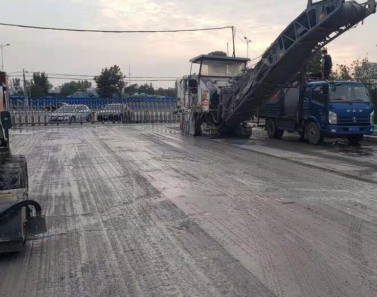 商都路天瑞，水泥道路拉毛銑刨