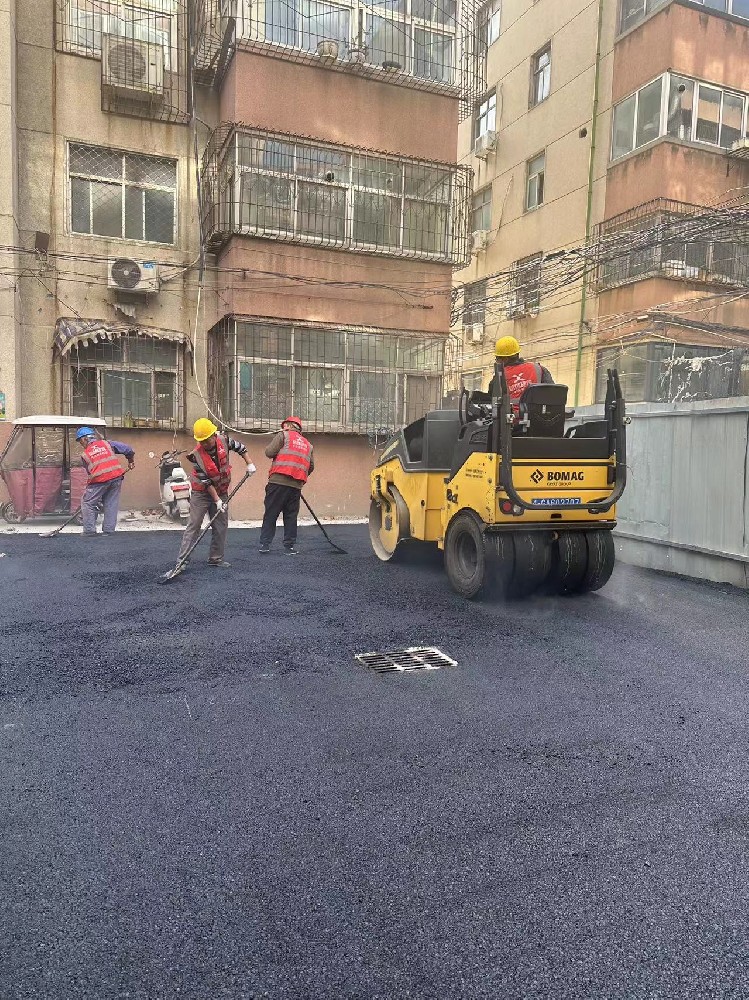 鄭州瀝青混凝土路面與水泥混凝土路面的區(qū)別？
