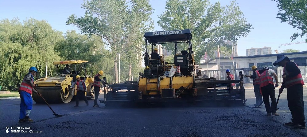 瀝青路面：出行安全的堅固防線