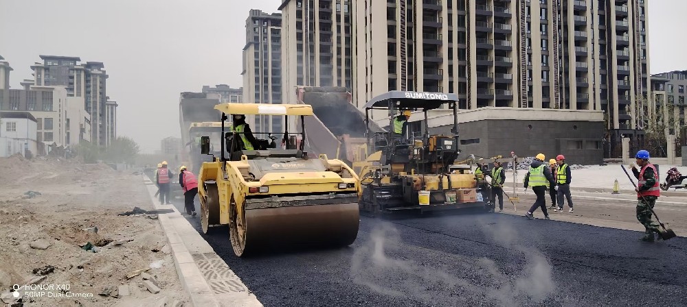 匠心筑路，攜手同行丨鄭州瀝青路面施工廠家，為您鋪就品質(zhì)與信任之路
