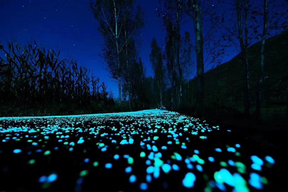 夜光路面為什么會發(fā)光呢？